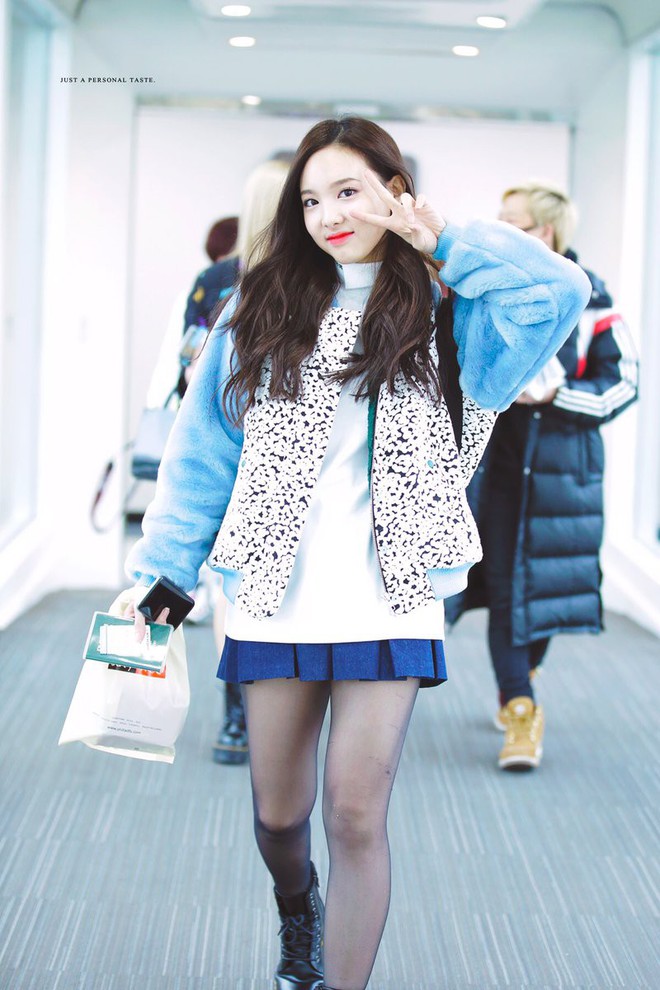 Nếu định đi chơi xa Tết này, bạn hãy học Nayeon (Twice) sắm những món đồ sau - Ảnh 8.