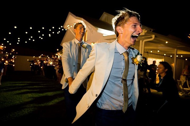 Hạnh phúc vỡ òa trong các đám cưới đồng tính ở Australia - Ảnh 7.