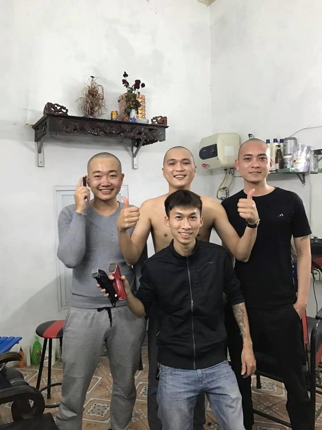 U23 Việt Nam giành vé vào chung kết, hàng loạt người hâm mộ "cạo đầu, cởi áo" sau lời tuyên bố trước đó - Ảnh 5.