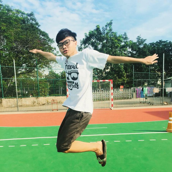 Fan boy từ trong m&aacute;u: Ngồi dưới nghe nhạc m&agrave; quẩy hơn cả dancer tr&ecirc;n s&acirc;n khấu - Ảnh 4.