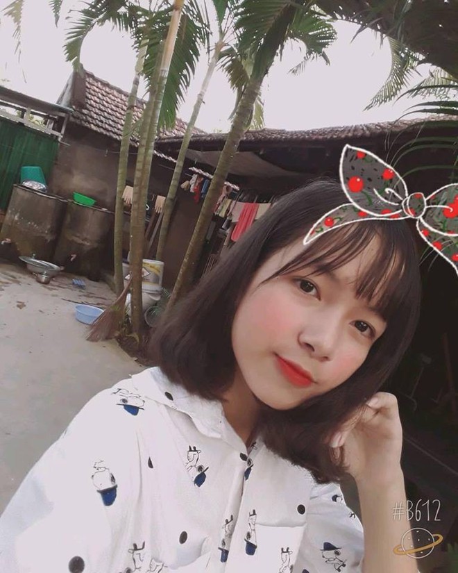Thiếu nữ 2003 đ&agrave;n h&aacute;t tiếng Anh đ&aacute;ng y&ecirc;u thế n&agrave;y th&igrave; ai m&agrave; chịu được - Ảnh 2.
