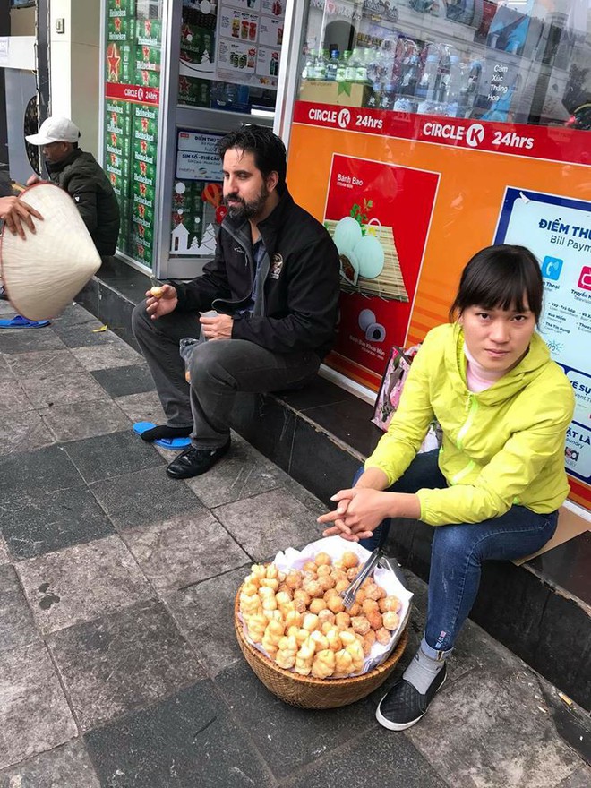 Nam thanh niên đánh giày cùng người phụ nữ cấu kết chặt chém khách nước ngoài trên phố cổ bị phạt 4 triệu đồng - Ảnh 2.