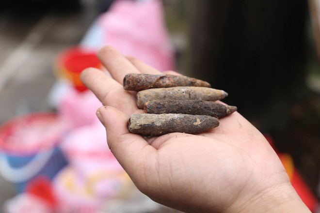 Thu gom được 500kg vỏ đạn quanh khu vực hiện trường vụ nổ kinh hoàng ở Bắc Ninh - Ảnh 6.