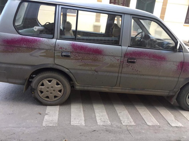 Hàng loạt ô tô bị xịt sơn bẩn tại chung cư Văn Quán, Hà Đông - Ảnh 5.