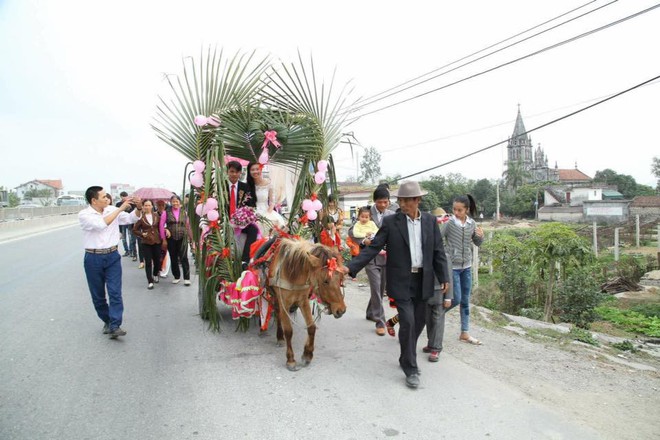 Tổng hợp các đoàn đón dâu bằng trâu, ngựa, công nông chất nhất MXH thời gian qua - Ảnh 7.