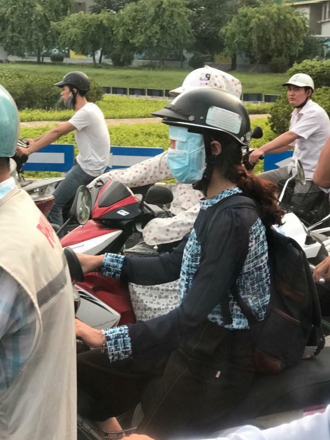Từ bức ảnh cốp xe m&aacute;y nh&eacute;t đầy khẩu trang, d&acirc;n mạng rầm rầm chia sẻ chuyện nghiện bịt mặt của m&igrave;nh - Ảnh 3.