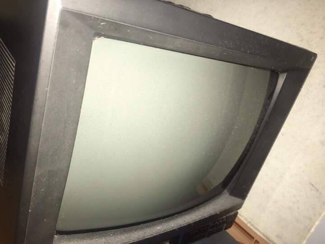 C&ocirc; g&aacute;i khoe chiếc TV x&agrave;i 15 năm mới l&ecirc;n đời, biết được l&yacute; do ph&iacute;a sau ai cũng phải x&uacute;c động - Ảnh 3.