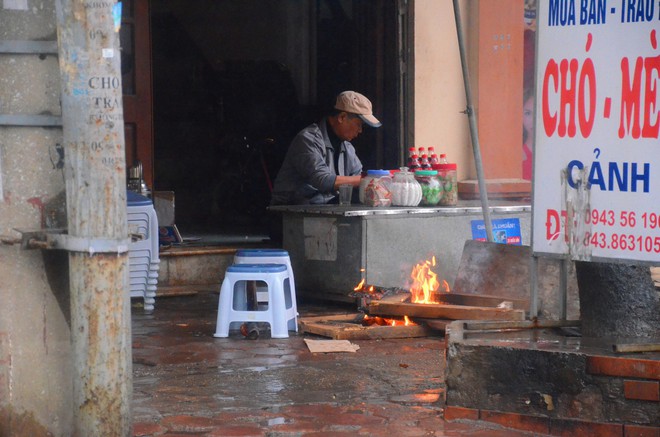 Rét đậm rét hại bao trùm Hà Nội, người dân chật vật đi làm trong mưa lạnh buốt với nền nhiệt chỉ còn 10 độ C - Ảnh 7.
