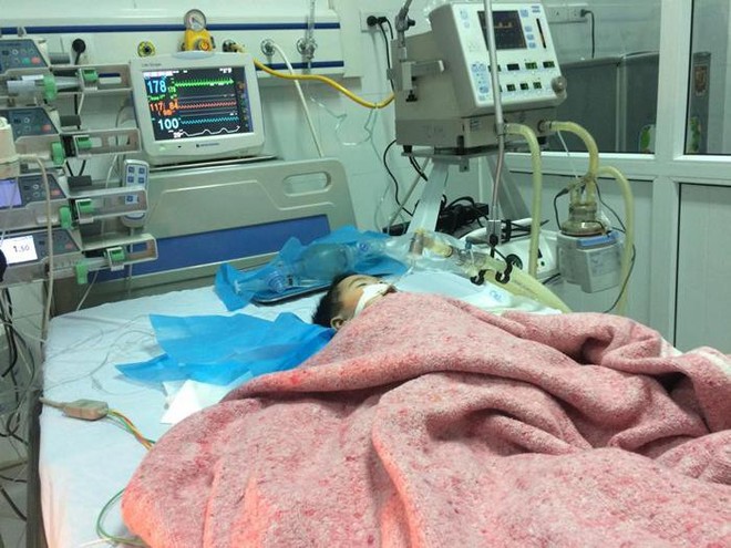Cháu bé 8 tháng tuổi nguy kịch sau mũi tiêm của nữ điều dưỡng bệnh viện Đông Anh đã tử vong - Ảnh 1.