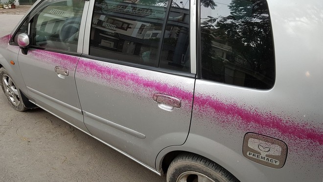 Hàng loạt ô tô bị xịt sơn bẩn tại chung cư Văn Quán, Hà Đông - Ảnh 3.