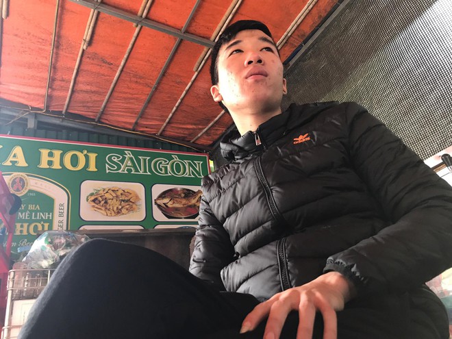Nh&acirc;n chứng kể lại gi&acirc;y ph&uacute;t c&ocirc; g&aacute;i bị trai T&acirc;y bịt mặt lao đến, d&ugrave;ng xăng thi&ecirc;u sống giữa phố H&agrave; Nội - Ảnh 3.