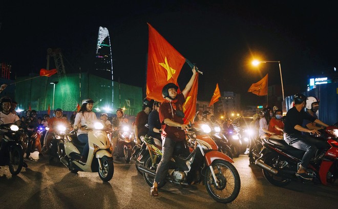 Địa chấn U23 Việt Nam: Những khoảnh khắc ăn mừng “độc để đời” của người hâm mộ - Ảnh 10.
