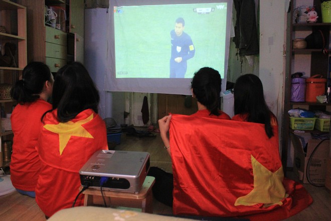 Từ khắp thế giới, du học sinh Việt đang cuồng nhiệt cổ vũ U23! - Ảnh 12.