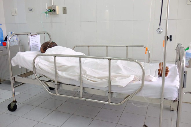 Vụ phi c&ocirc;ng trẻ ph&oacute;ng hỏa đốt nh&agrave; khiến cả gia đ&igrave;nh b&ecirc;n vợ bỏng nặng: Người cha đang được điều trị t&iacute;ch cực - Ảnh 2.