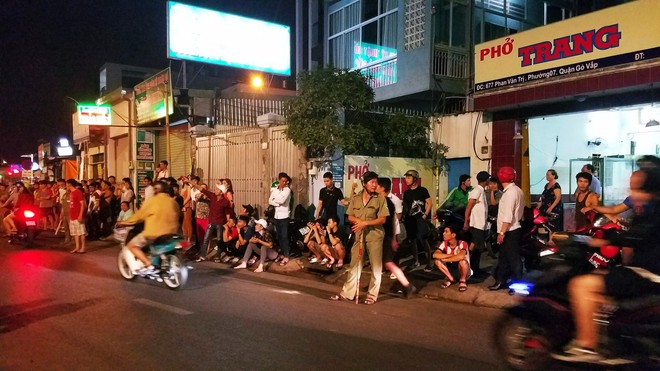 Xe ben mất l&aacute;i g&acirc;y tai nạn kinh ho&agrave;ng ở S&agrave;i G&ograve;n, &iacute;t nhất 3 xe m&aacute;y bị cuốn v&agrave;o gầm, nhiều người thương vong - Ảnh 11.