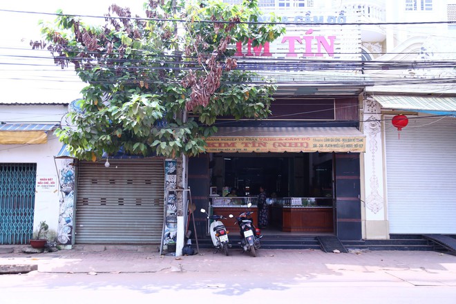 B&igrave;nh Dương: Nam thanh ni&ecirc;n tiện tay d&ugrave;ng v&agrave;ng giả đ&aacute;nh tr&aacute;o để cướp v&agrave;ng thật - Ảnh 2.