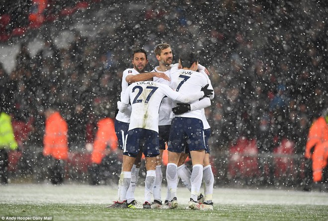 Son Heung-min lập cú đúp, Tottenham giành vé vào tứ kết FA Cup - Ảnh 15.