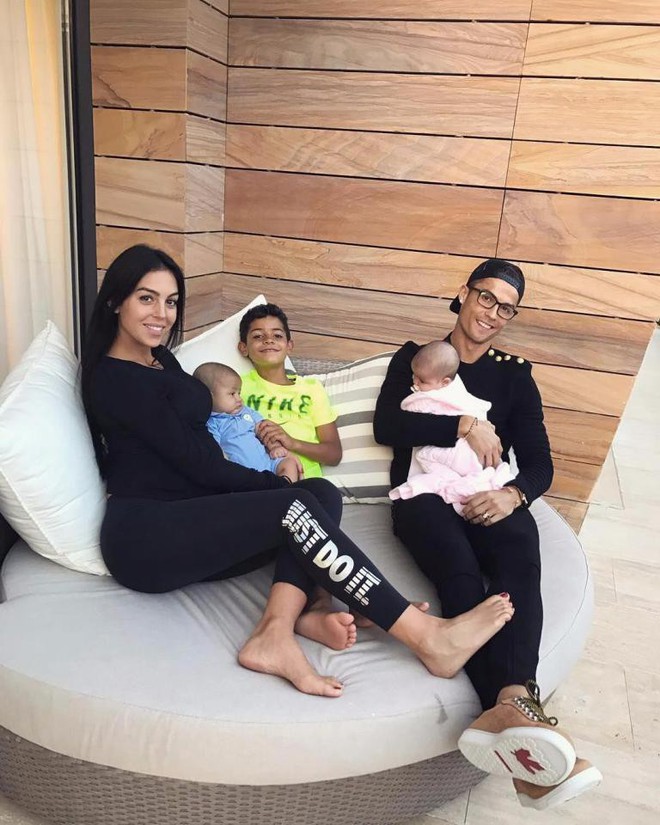 Ronaldo: Nếu giải nghệ b&acirc;y giờ, t&ocirc;i sẽ v&ocirc; c&ugrave;ng hạnh ph&uacute;c - Ảnh 1.