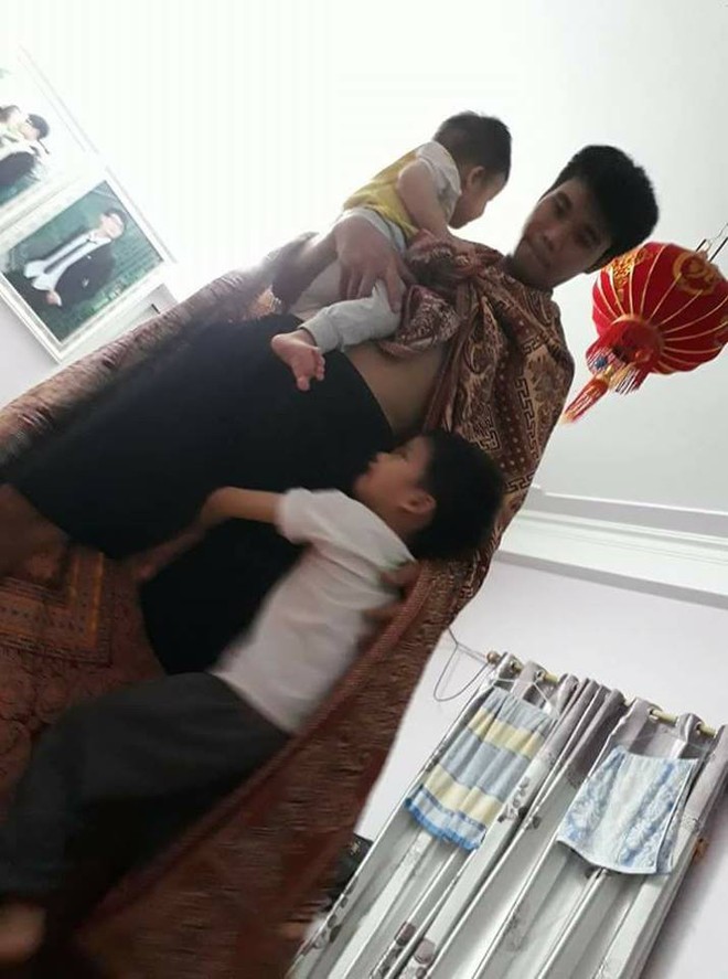 H&igrave;nh ảnh &ocirc;ng bố dỗ d&agrave;nh đ&uacute;t ch&aacute;o cho con khiến nhiều chị em ngưỡng mộ: Chỉ thiếu mỗi ti để cho con b&uacute; c&ograve;n đ&acirc;u chồng l&agrave;m được tất - Ảnh 5.