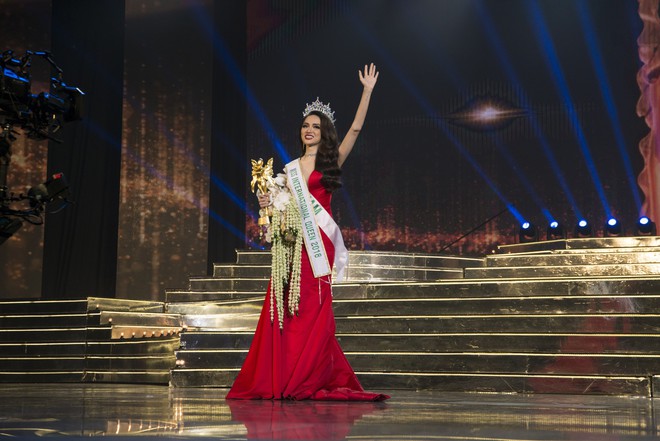 Clip đẹp: Xem trọn vẹn những phần thi xuất sắc giúp Hương Giang trở thành Tân Hoa hậu Chuyển giới Quốc tế 2018 - Ảnh 3.