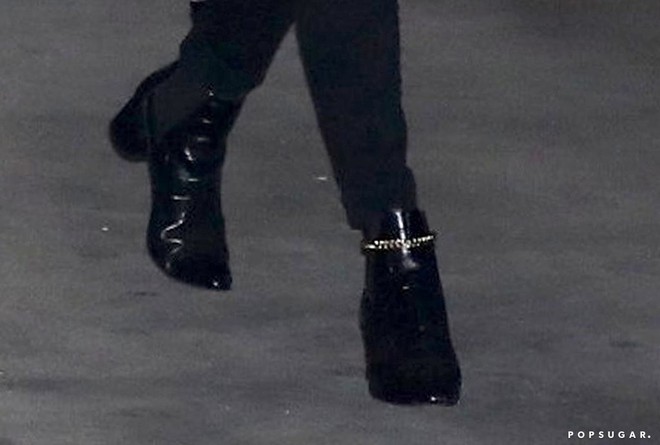 Hóa ra các sao cũng mặc lại đồ như chúng ta: Selena Gomez đi boot cọc cạch, diện cùng một chiếc cardigan với 2 style khác nhau trong 2 ngày liên tiếp - Ảnh 6.
