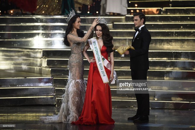 DailyMail, AFP cùng loạt tờ báo lớn nhất thế giới đưa tin Hương Giang đăng quang Hoa hậu Chuyển giới Quốc tế 2018 - Ảnh 12.