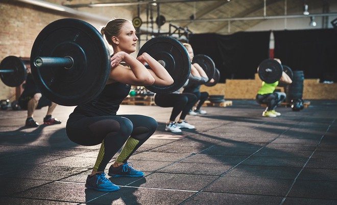 Kh&ocirc;ng chỉ mang lại body l&yacute; tưởng, tập tạ c&ograve;n mang đến nhiều lợi &iacute;ch kh&ocirc;ng ngờ sau - Ảnh 1.