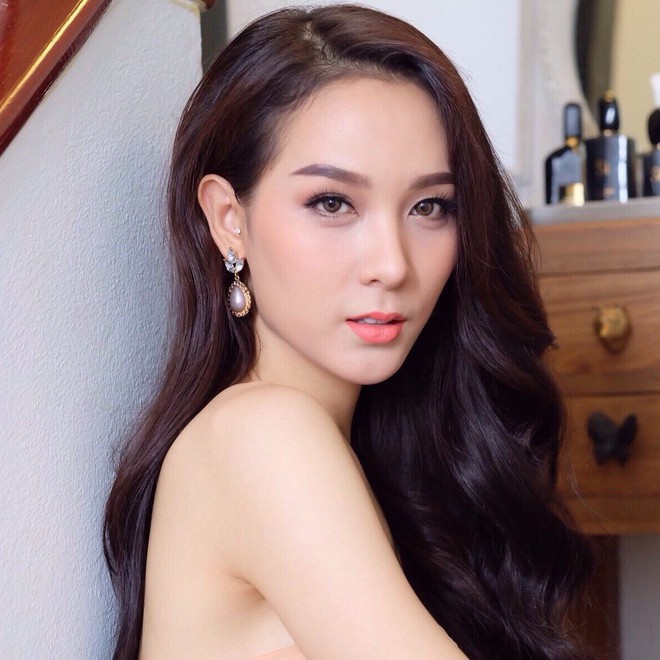 So găng nhan sắc của Hương Giang với 12 cựu Hoa hậu Chuyển giới Quốc tế: Ai hơn ai? - Ảnh 25.