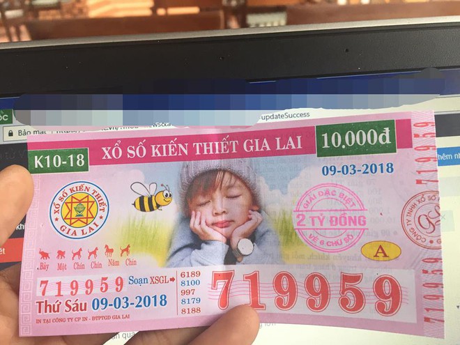 Cả cơ quan tr&uacute;ng thưởng gần 5 tỷ đồng: L&atilde;nh đạo tặng v&eacute; số n&oacute;i g&igrave;? - Ảnh 1.