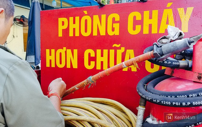 Người bảo vệ nghèo vay tiền ngân hàng, tự chế xe chữa cháy mini chống giặc lửa trong hẻm nhỏ Sài Gòn - Ảnh 3.