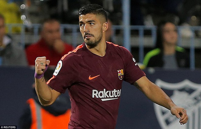 Suarez v&agrave; Coutinho lập c&ocirc;ng tặng qu&agrave; cho Messi - Ảnh 6.