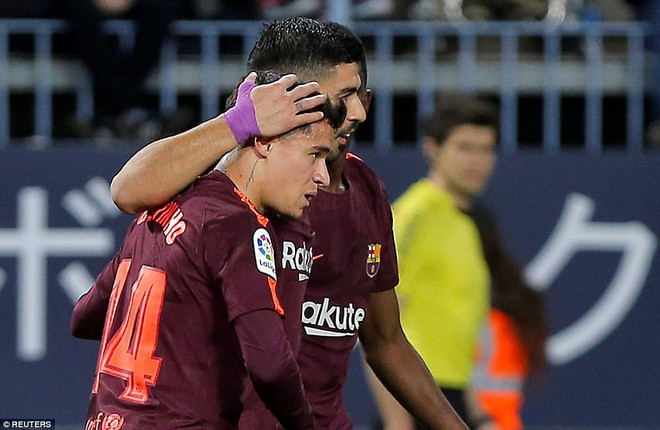Suarez v&agrave; Coutinho lập c&ocirc;ng tặng qu&agrave; cho Messi - Ảnh 11.