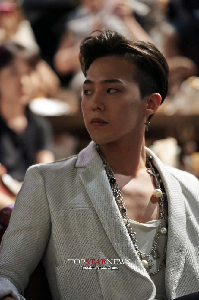 Lộ hình ảnh hiếm hoi của G-Dragon trong quân ngũ: Từ bộ xương di động lột xác thành ông chú bụng bia - Ảnh 2.