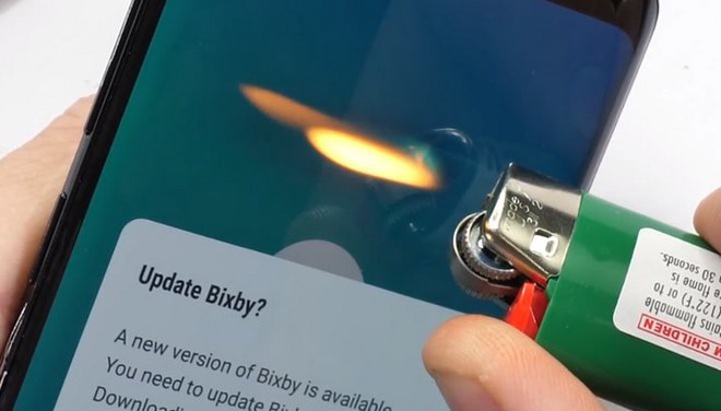 Cận cảnh m&agrave;n tra tấn Galaxy S9: Dao k&eacute;o sắc nhọn chịu thua, lửa đốt chỉ l&agrave; chuyện nhỏ - Ảnh 6.