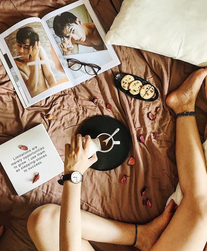 &ldquo;Rổ&rdquo; ảnh sống ảo tr&ecirc;n giường của c&aacute;c hot girl Việt, từ trong s&aacute;ng thi&ecirc;n thần tới sexy t&aacute;o bạo! - Ảnh 12.