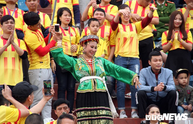 Cô Đôi Thượng Ngàn nhảy tưng bừng ở chảo lửa Thiên Trường - Ảnh 4.