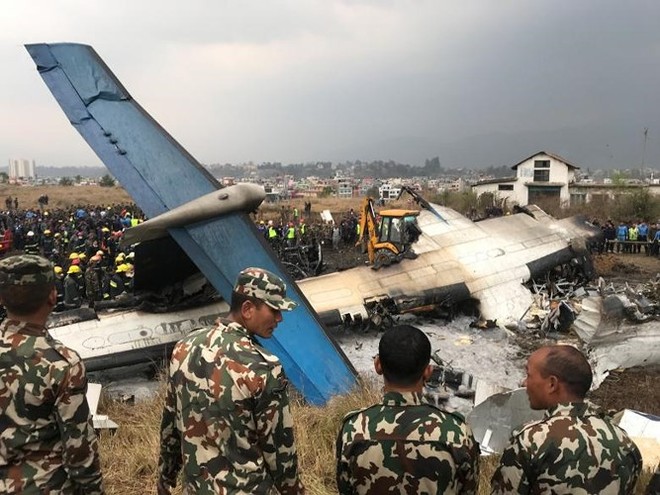 Ảnh: Hiện trường vụ máy bay gặp nạn khi hạ cánh ở Nepal, 50 người chết - Ảnh 5.