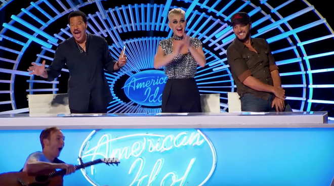 Katy Perry lừa hôn chàng trai 20 tuổi trong tập mở màn American Idol 16 - Ảnh 3.