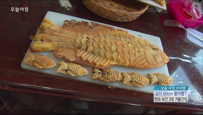 Ấn tượng với chiếc bánh cá khổng lồ ở Hàn Quốc không chỉ kích thước ngoại cỡ mà phần nhân cũng đầy ụ - Ảnh 1.