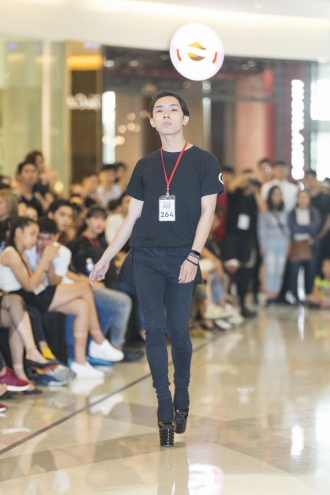 Mẫu 13 tuổi catwalk ấn tượng gây sốt, xuất hiện thí sinh giống Hoàng Thùy tại buổi casting VIFW Xuân/Hè 2018 - Ảnh 14.