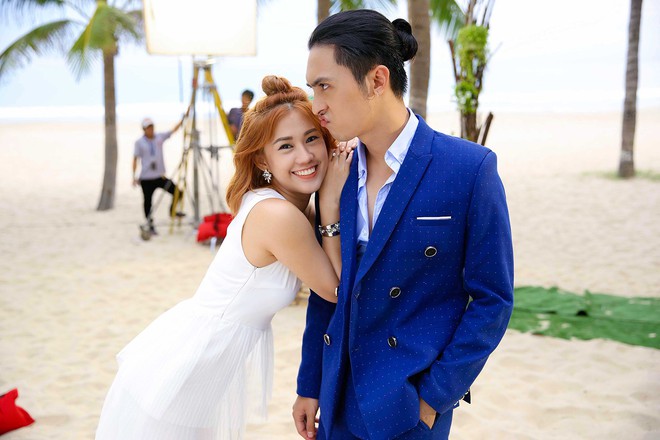 Th&uacute;y Vi gia nhập CLB người y&ecirc;u cũ, diện đầm sexy đi ph&aacute; đ&aacute;m cưới của Ngọc Thảo - C&ocirc;ng Dương - Ảnh 7.