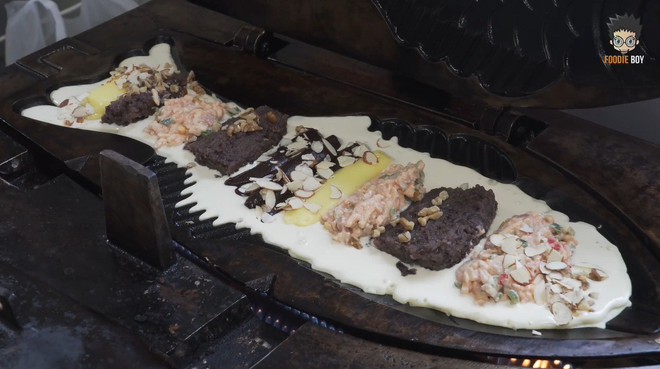 Ấn tượng với chiếc bánh cá khổng lồ ở Hàn Quốc không chỉ kích thước ngoại cỡ mà phần nhân cũng đầy ụ - Ảnh 4.