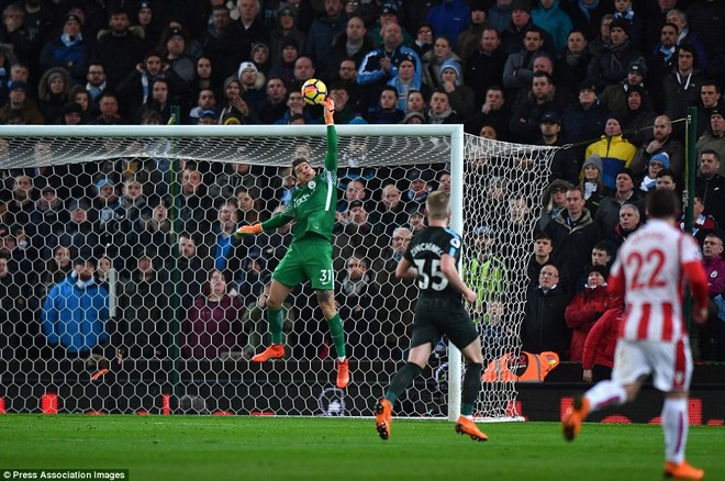 David Silva lập cú đúp, Man City hơn Man Utd tới 16 điểm - Ảnh 7.