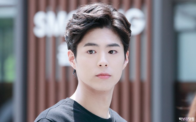 Lâu lắm rồi, người ta mới thấy Park Bo Gum trông sến sẩm và kém sắc như thế này - Ảnh 6.