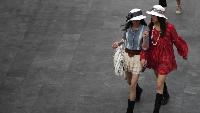 Nghề l&agrave;m người t&igrave;nh của c&aacute;c đại gia: Hoa hồng, nước mắt v&agrave; những c&aacute;i gi&aacute; phải trả của c&aacute;c c&ocirc; g&aacute;i ngh&egrave;o Trung Quốc - Ảnh 1.