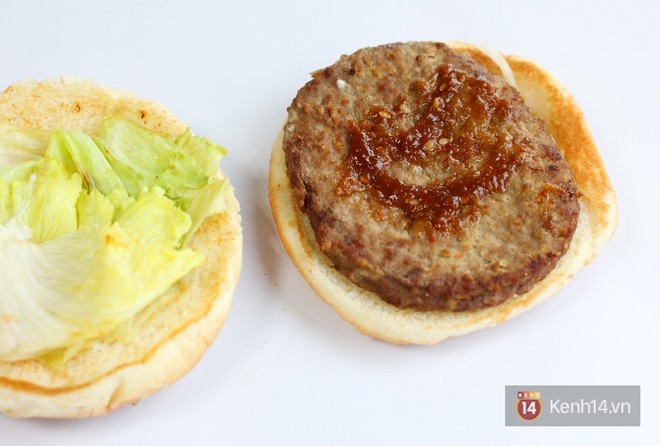 Xem sự kh&aacute;c biệt giữa quảng c&aacute;o v&agrave; thực tế của burger ở Việt Nam để thấy đ&uacute;ng l&agrave; đời kh&ocirc;ng như mơ - Ảnh 14.