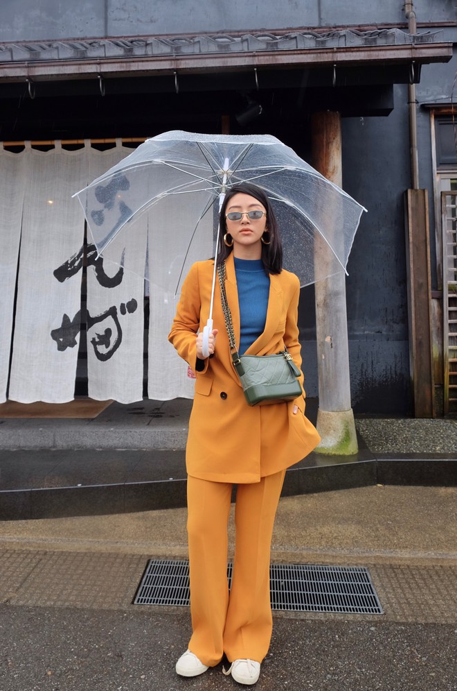 Street style sao tháng 3 báo hiệu màu vàng đang là hot trend khi Chi Pu, Hương Tràm, Văn Mai Hương... đều chọn mặc - Ảnh 3.