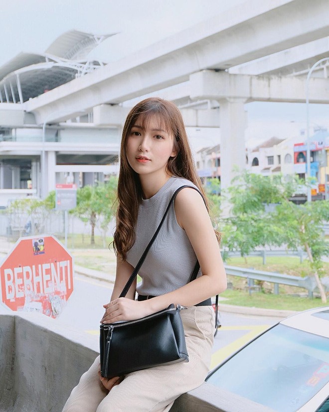 Nhan sắc trong veo như t&igrave;nh đầu của c&ocirc; bạn đến từ Malaysia - Ảnh 1.