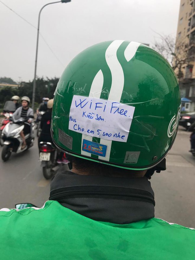 Đầu tư wifi free rồi đặt pass cho em 5 sao như anh Grab n&agrave;y th&igrave; chẳng mấy m&agrave; th&agrave;nh SI&Ecirc;U SAO - Ảnh 1.