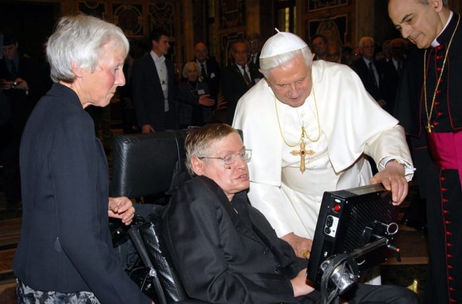 Nhìn lại cuộc đời của huyền thoại Stephen Hawking: Ngôi sao sáng trên bầu trời khoa học thế giới đã vụt tắt - Ảnh 14.